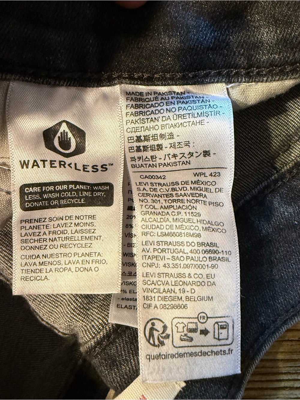 Levi's Washed Black Rolled-Hem Denim Shorts - Picture 5 of 5